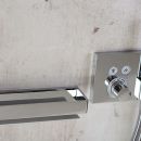 Duscharmaturen auf Effektputz-Platte mit Keramikstruktur