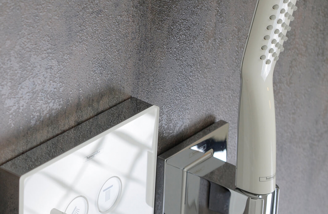 Felsstein Umbra in Dusche mit Unterputz Armaturen