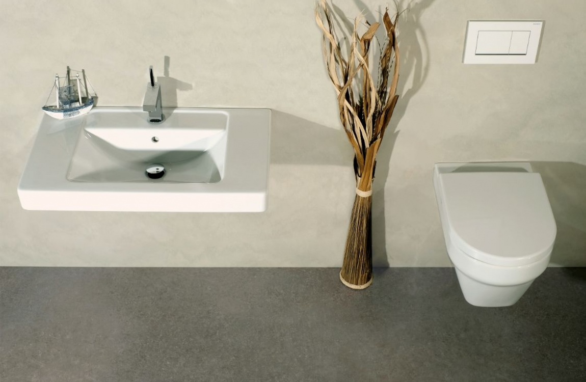 Waschtisch und WC auf Sandstein Natur